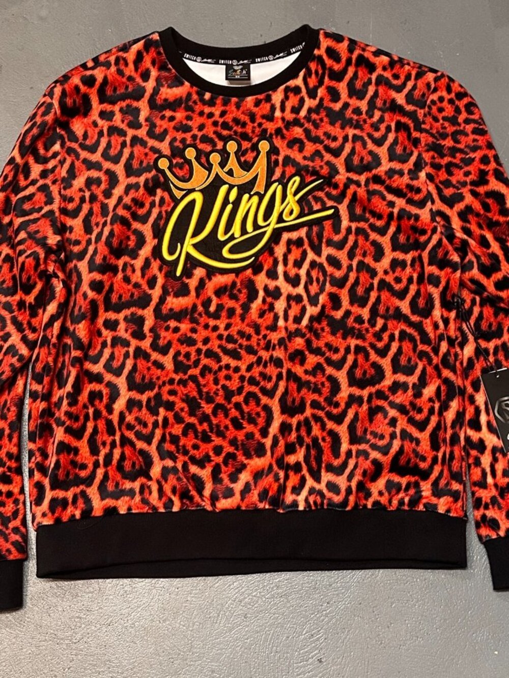 Switch Remarkable Mens 3XL Red Leopard Print Kings Crown Crewneck Sweatshirt